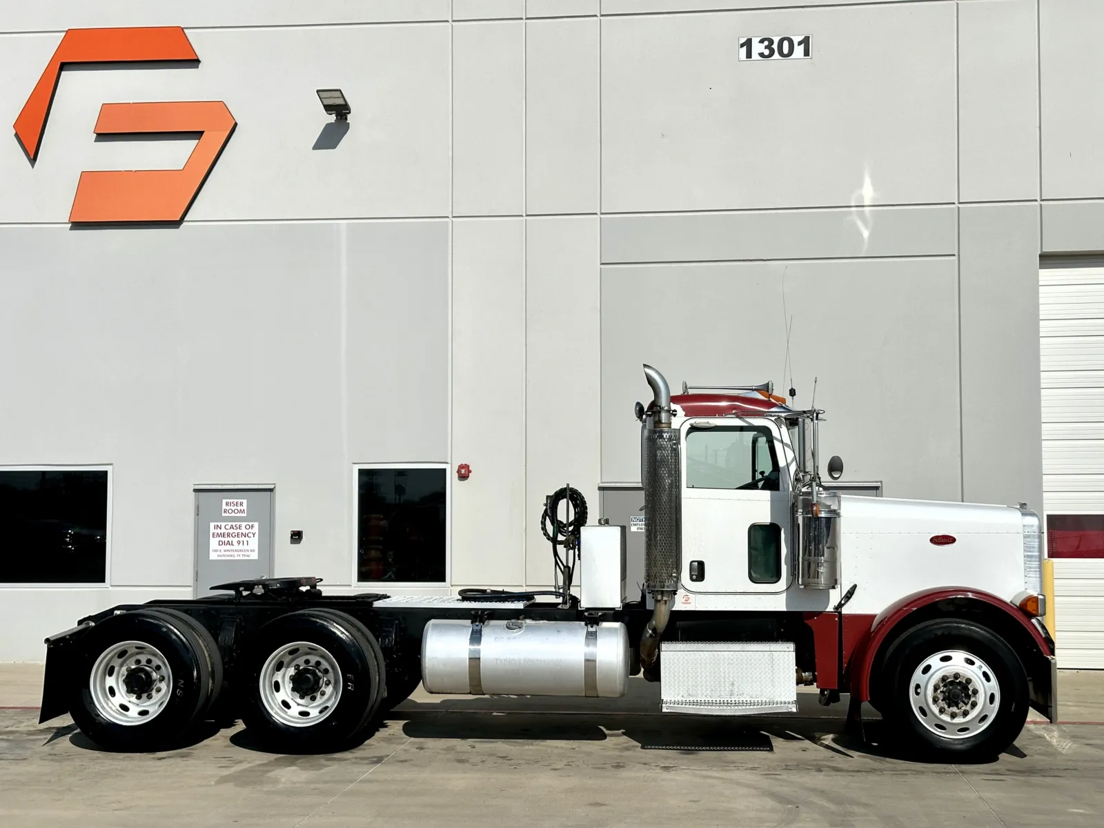 2006 Peterbilt - image 3