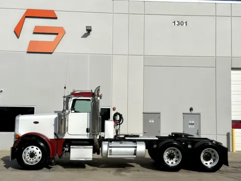 More photos of 2006 PETERBILT 379 at Forge Truck Centers - Texas, TX