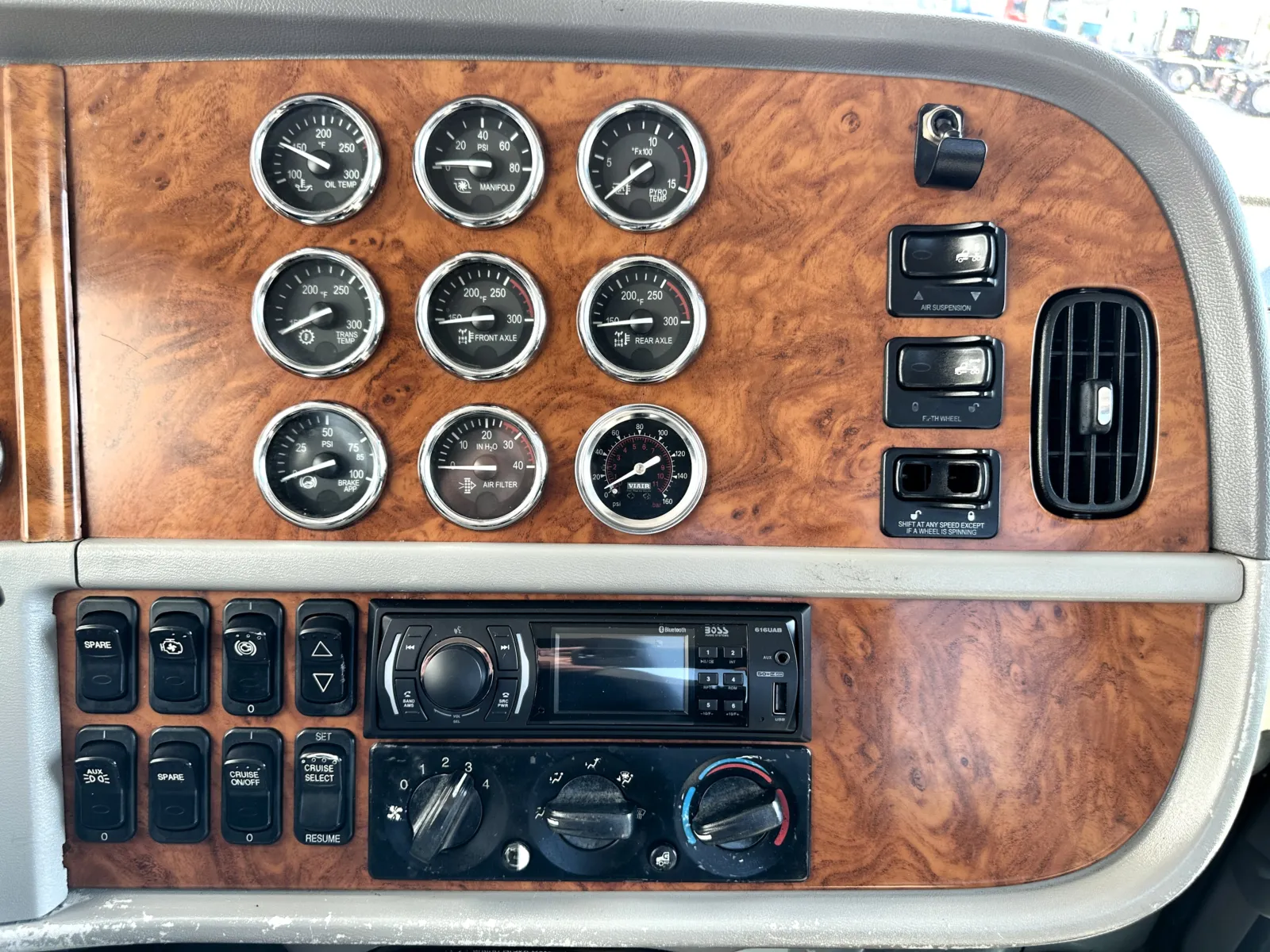 2006 Peterbilt - image 18