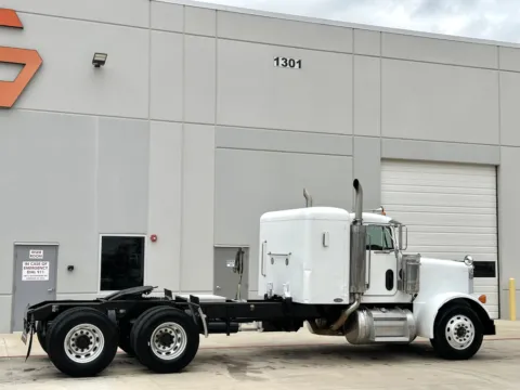 More photos of 2004 PETERBILT 379 at Forge Truck Centers - Texas, TX