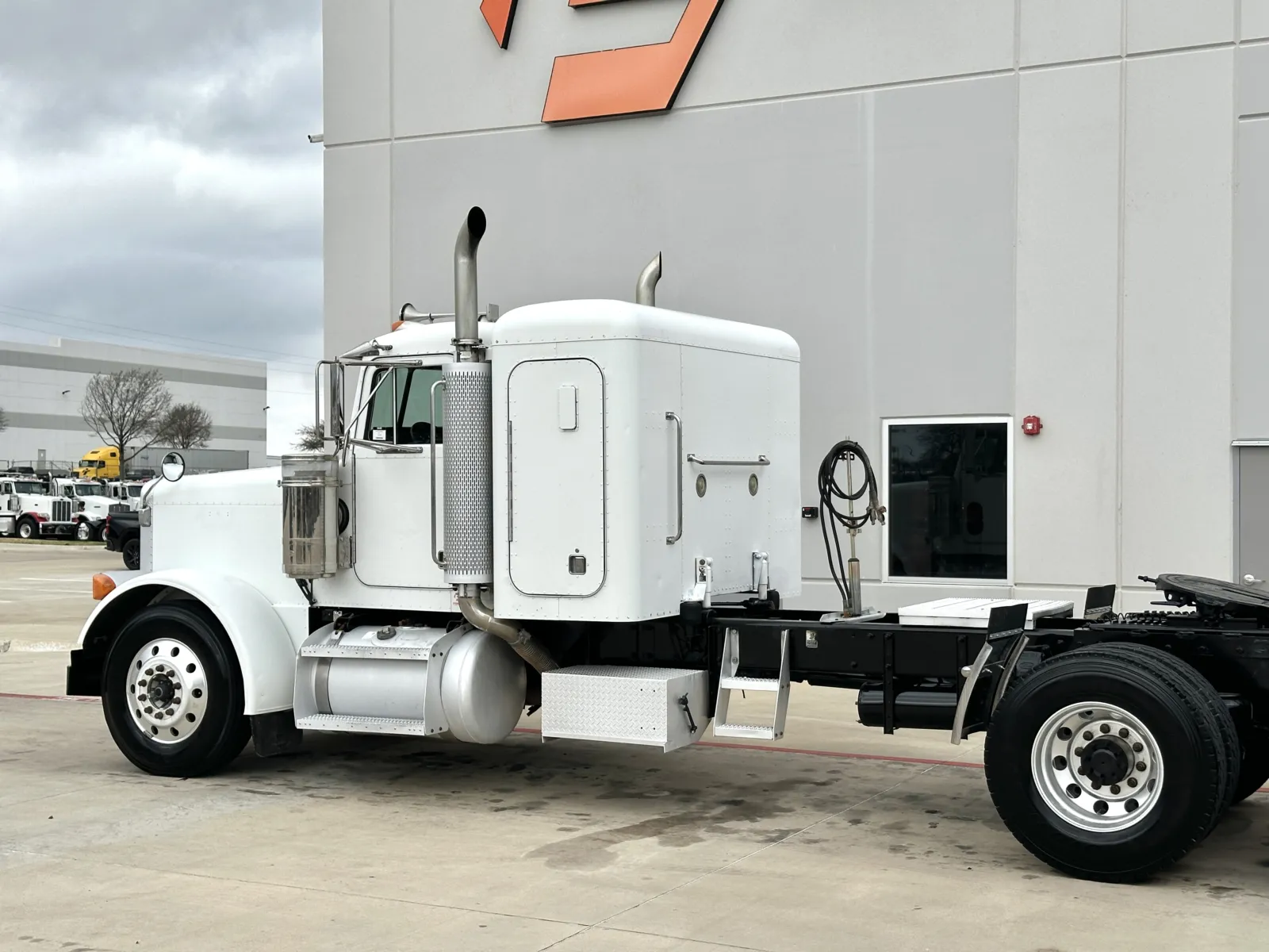 2004 Peterbilt - image 8