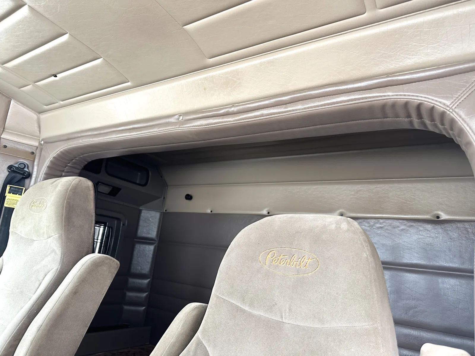 2004 Peterbilt - image 20