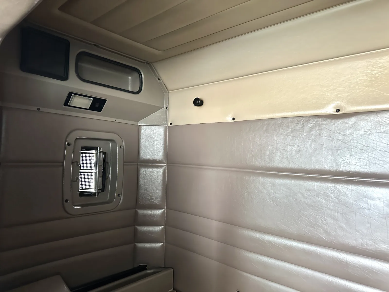 2004 Peterbilt - image 22