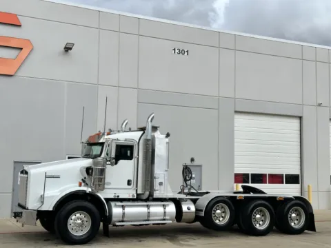 Photos of 2017 KENWORTH T800 for sale in Hutchins, TX at Forge Truck Centers - Texas