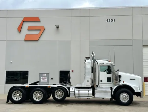 Another view of 2017 KENWORTH T800 for sale in Hutchins, TX at Forge Truck Centers - Texas