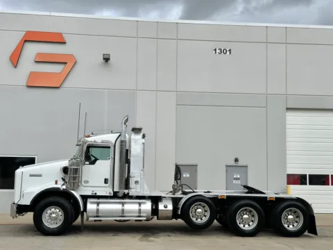 More photos of 2017 KENWORTH T800 at Forge Truck Centers - Texas, TX