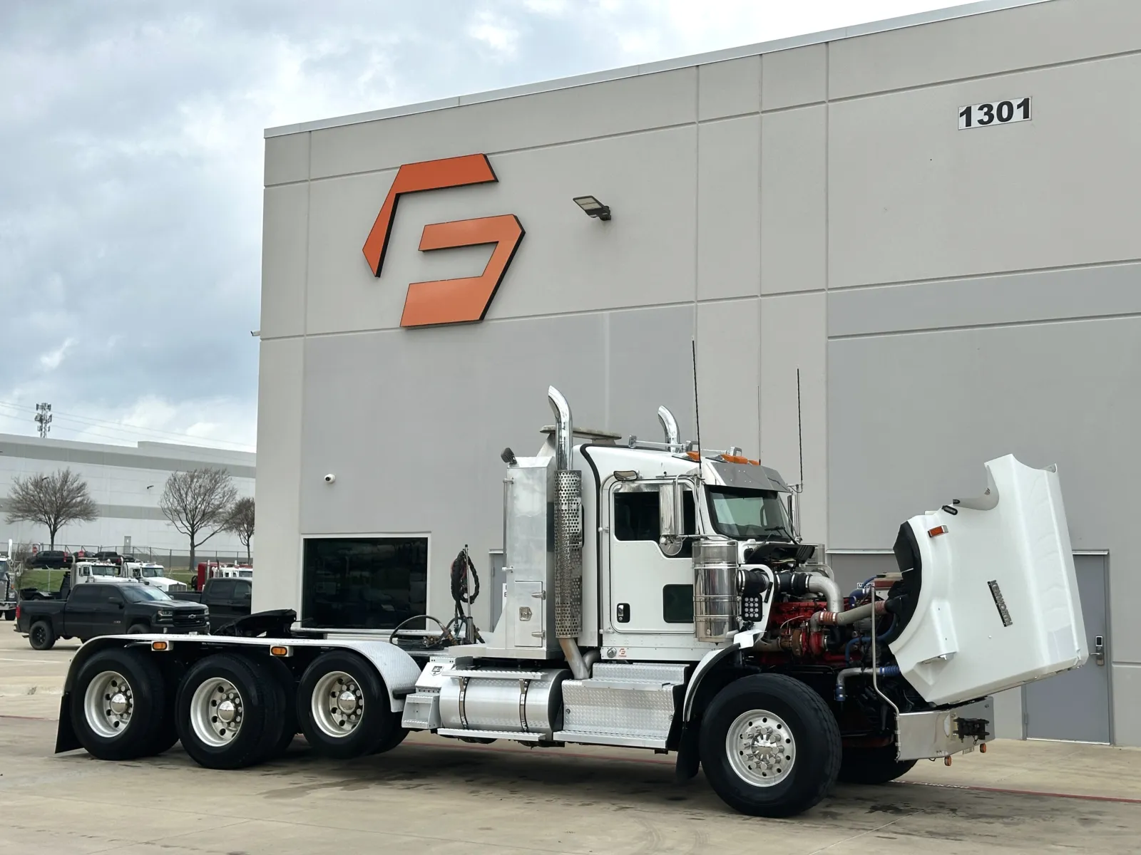 2017 Kenworth T800 - image 9