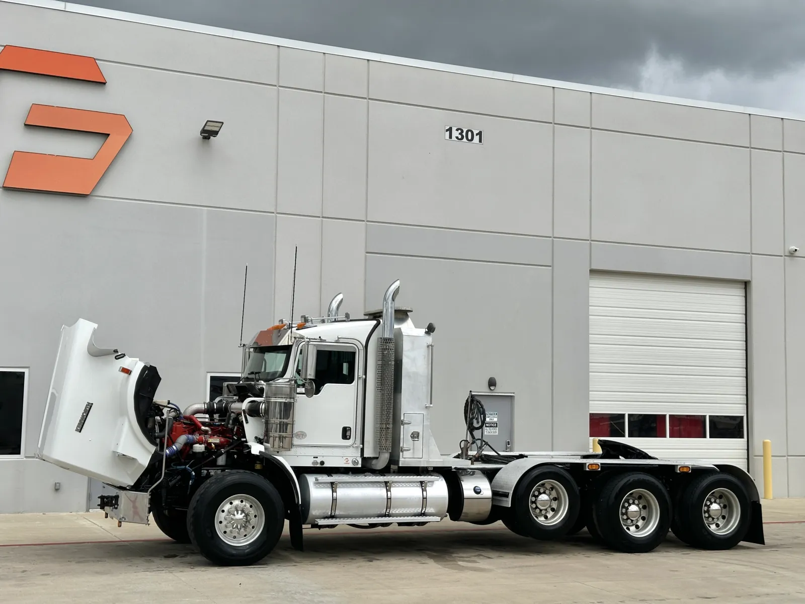 2017 Kenworth T800 - image 10