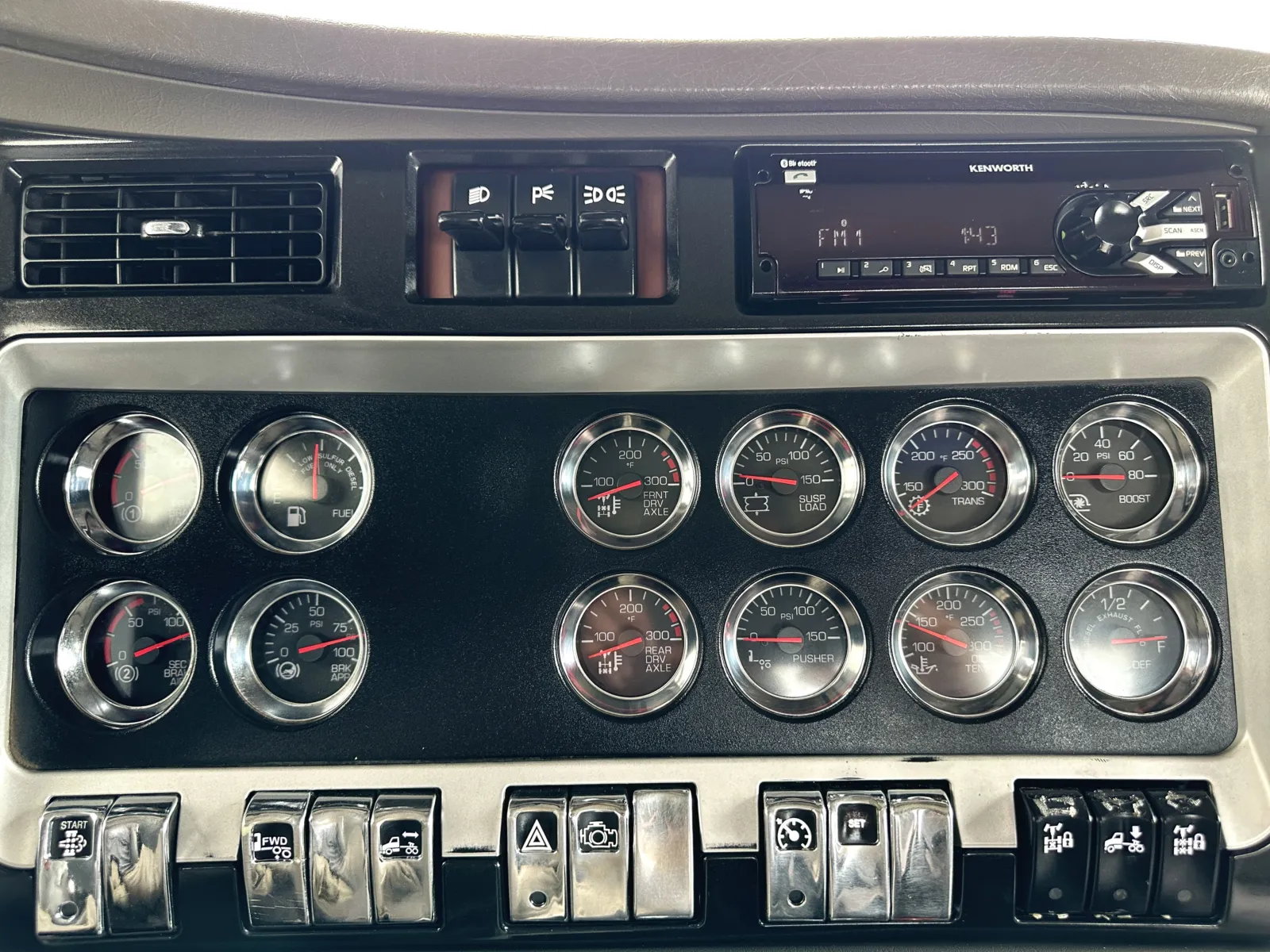 2017 Kenworth T800 - image 17