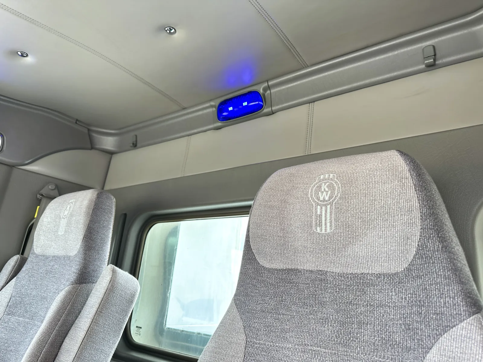 2017 Kenworth T800 - image 19