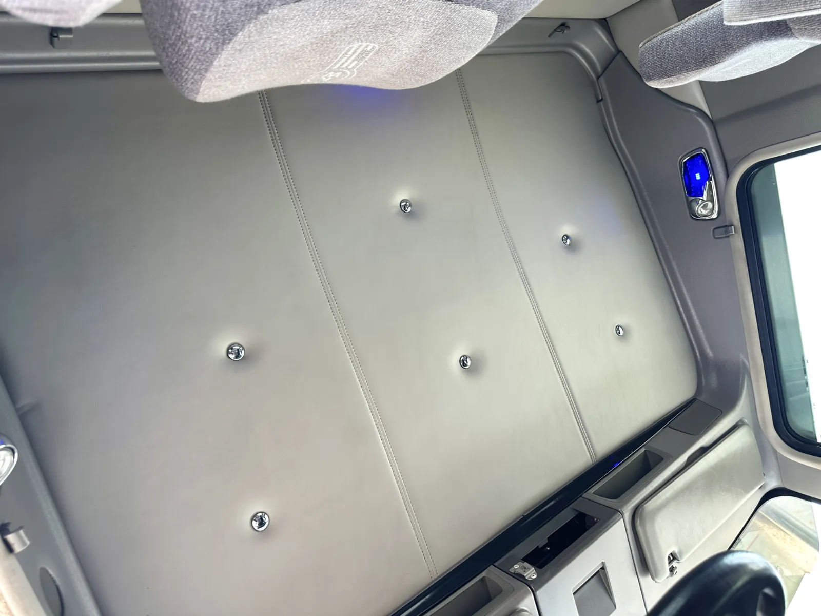 2017 Kenworth T800 - image 20