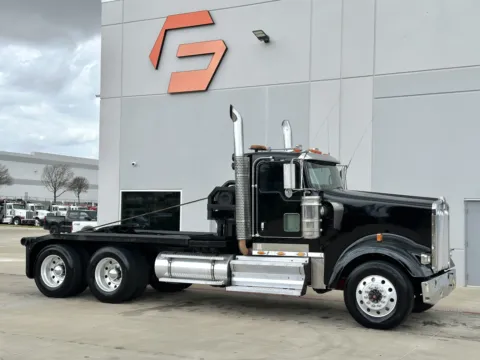 2009 KENWORTH W900 for sale in Hutchins, TX