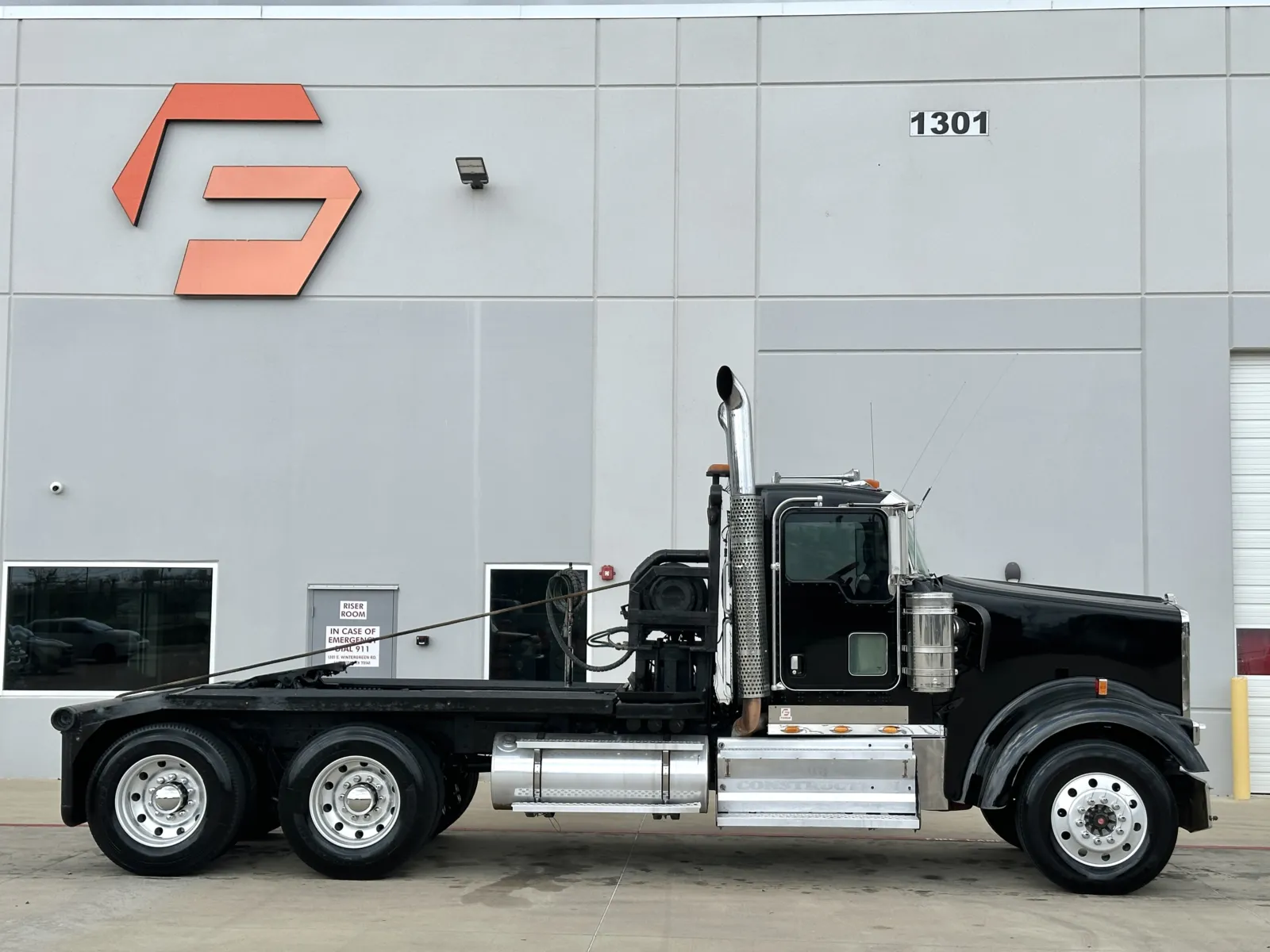 2009 Kenworth W900 - image 3