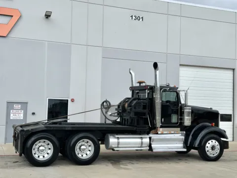 More photos of 2009 KENWORTH W900 at Forge Truck Centers - Texas, TX