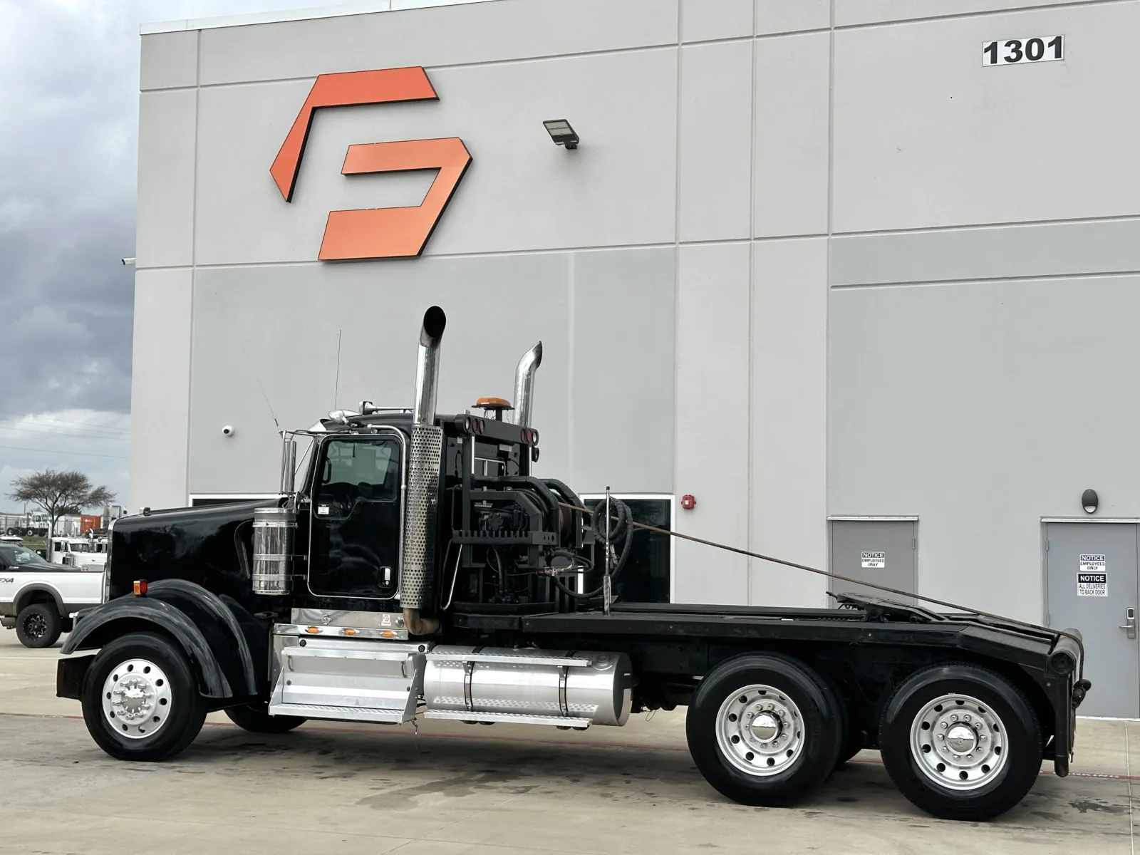 2009 Kenworth W900 - image 6