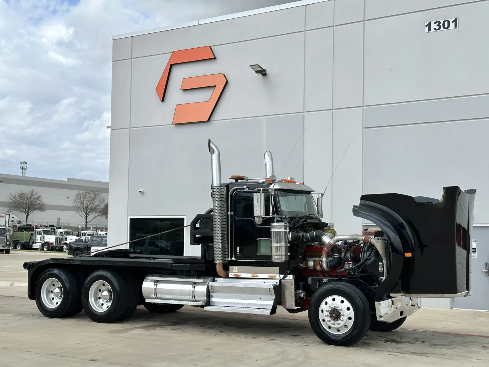 2009 Kenworth W900 - image 9