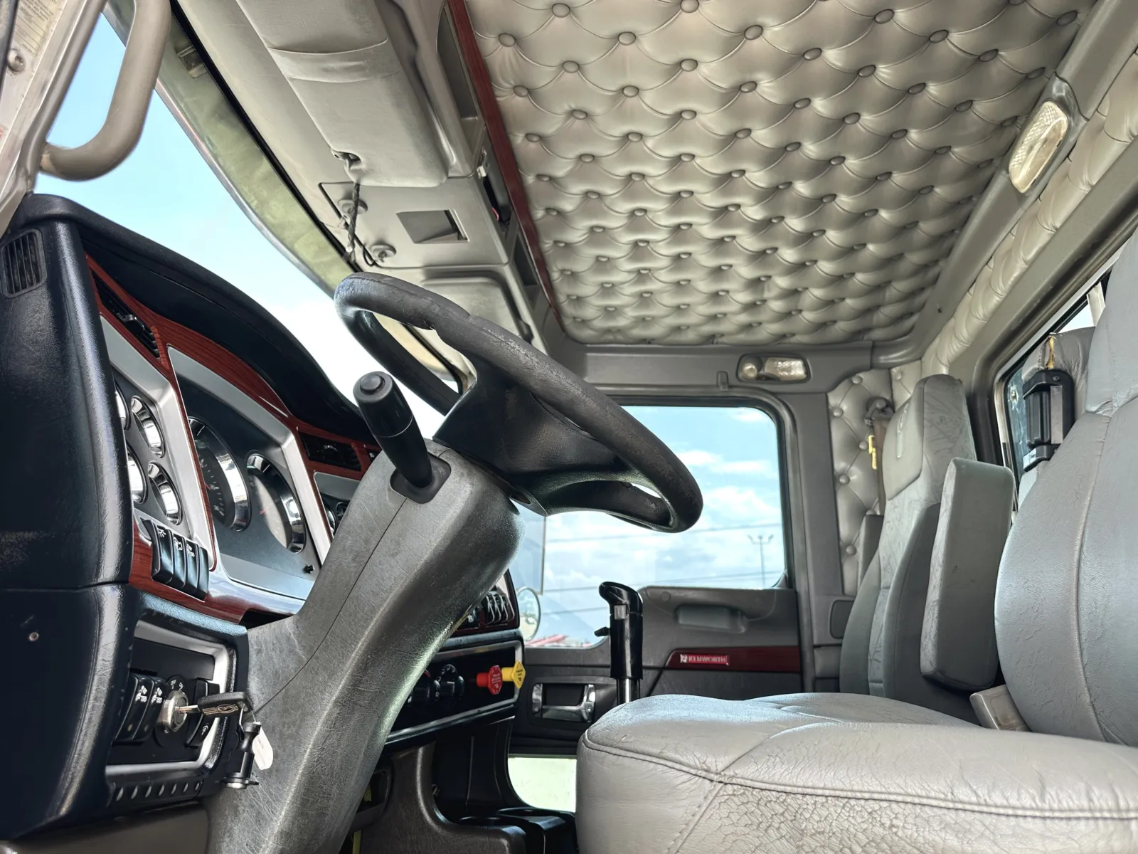 2009 Kenworth W900 - image 14