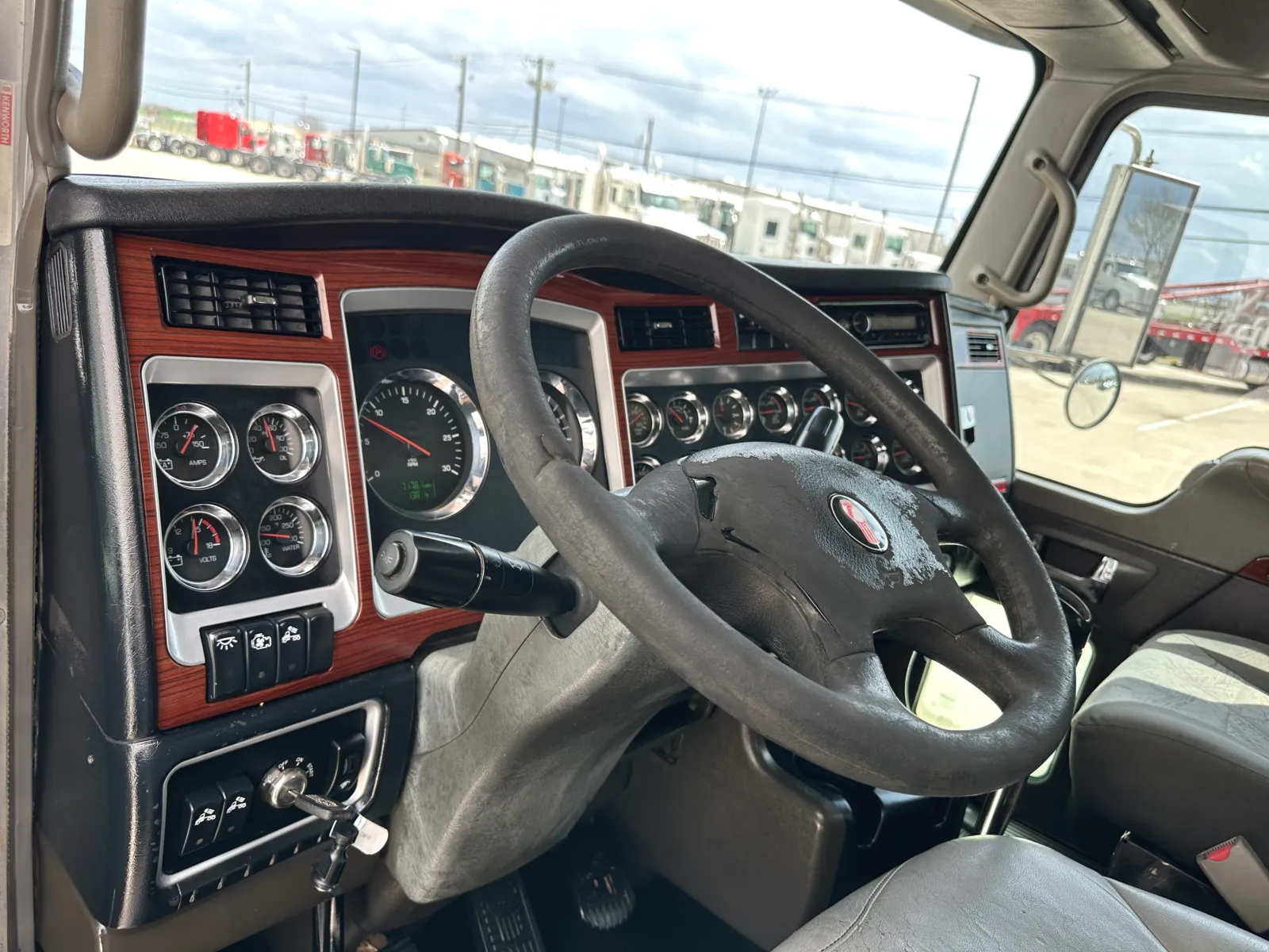 2009 Kenworth W900 - image 15