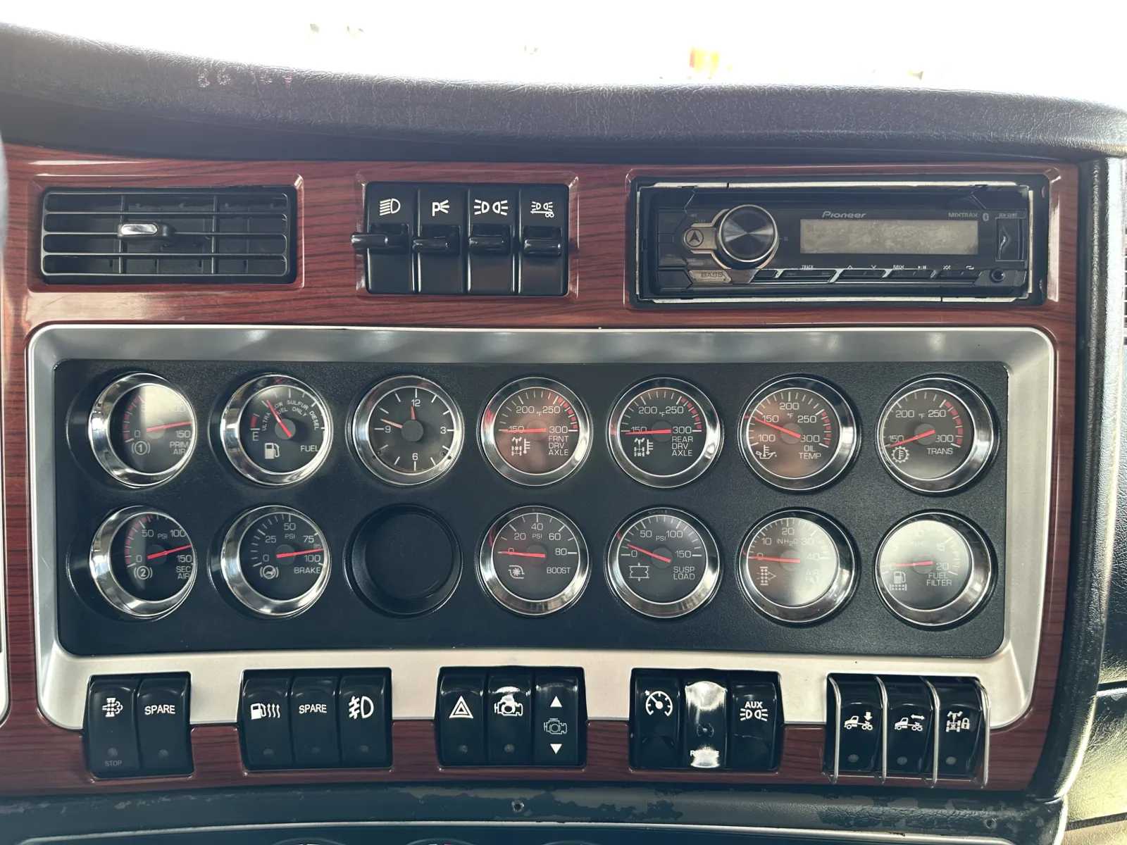 2009 Kenworth W900 - image 17