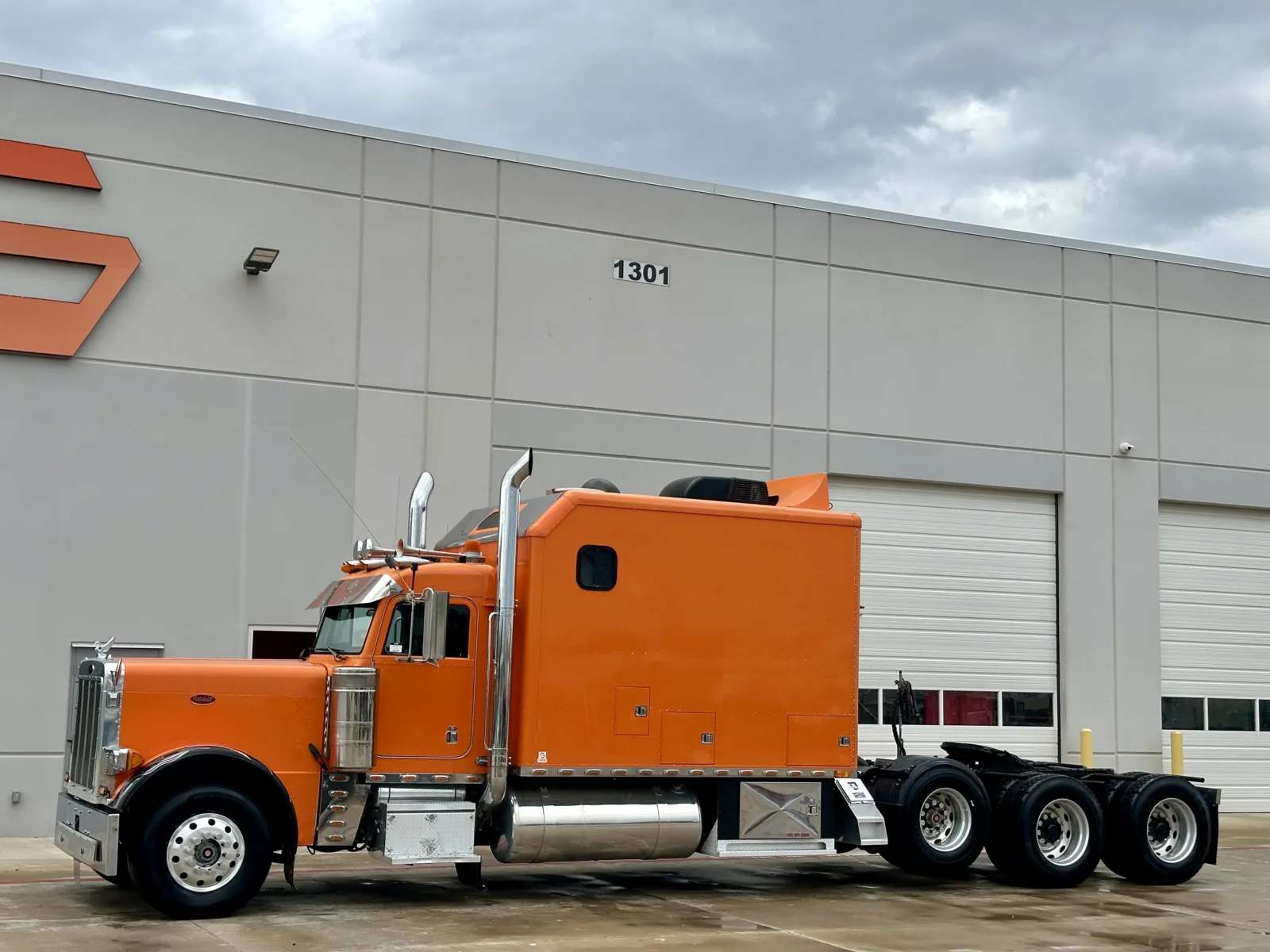 1999 Peterbilt - image 2