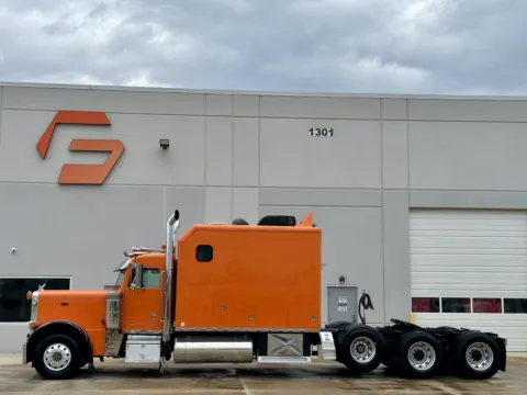 More photos of 1999 PETERBILT 379 at Forge Truck Centers - Texas, TX