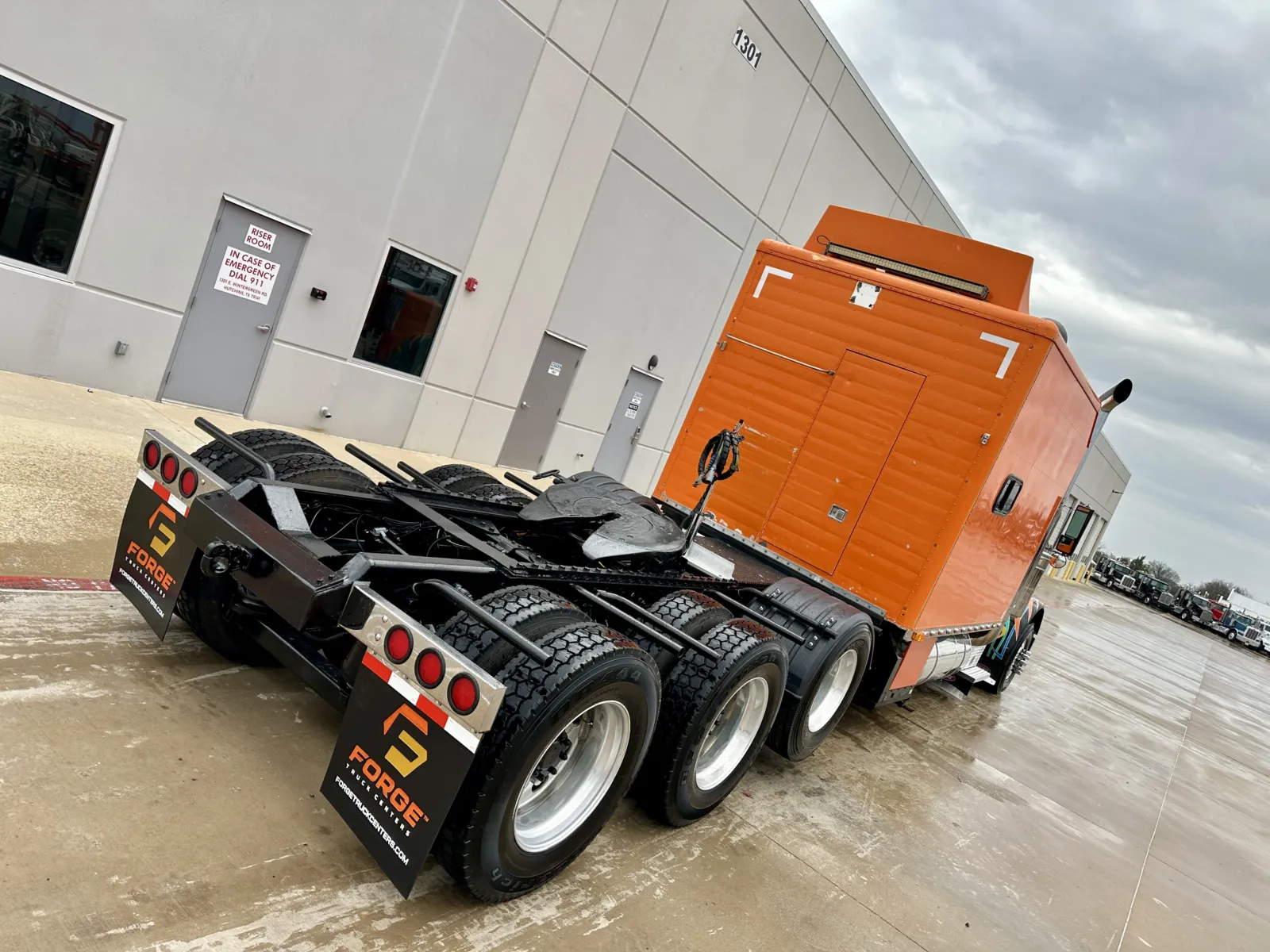 1999 Peterbilt - image 9