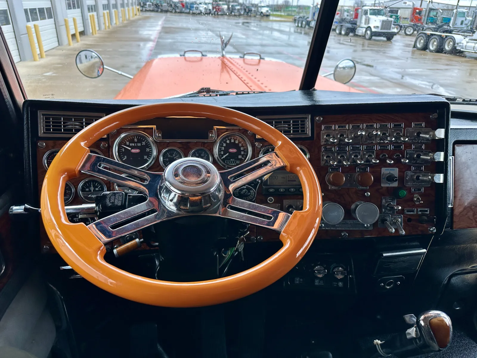 1999 Peterbilt - image 14