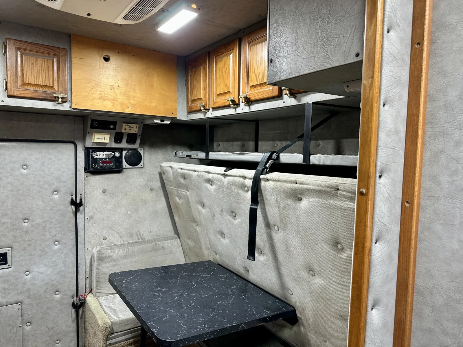 1999 Peterbilt - image 18