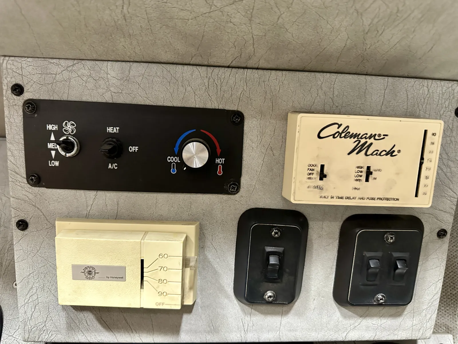 1999 Peterbilt - image 20