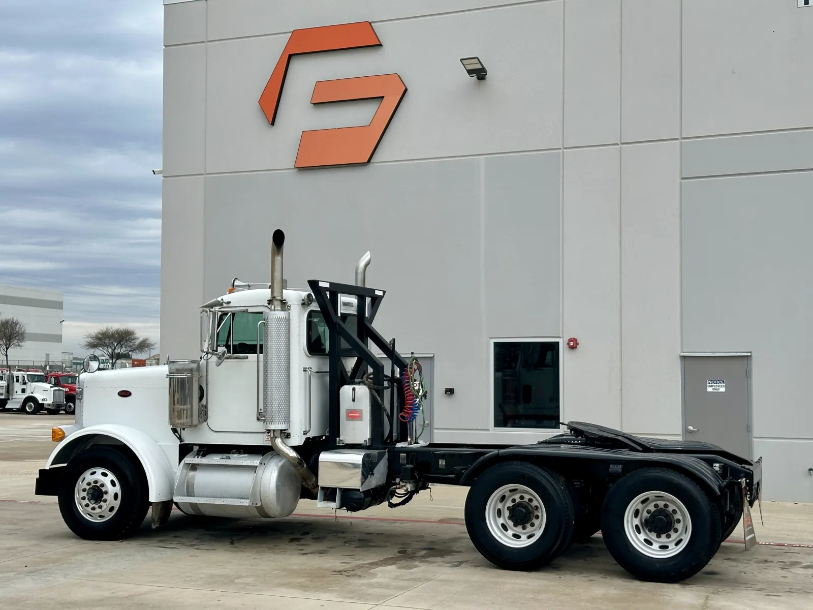 2004 Peterbilt - image 6