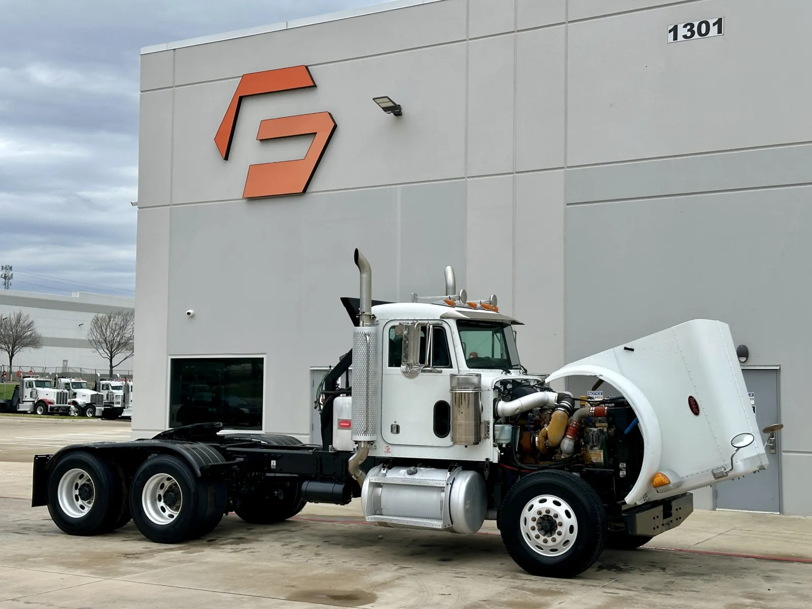 2004 Peterbilt - image 9