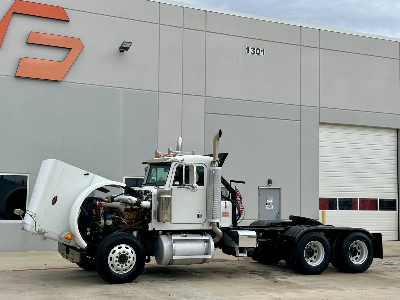2004 Peterbilt - image 10