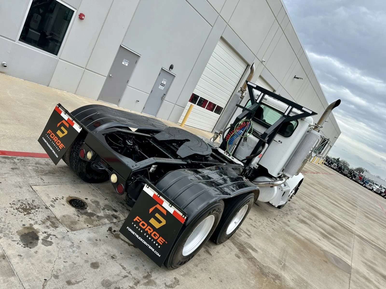 2004 Peterbilt - image 11