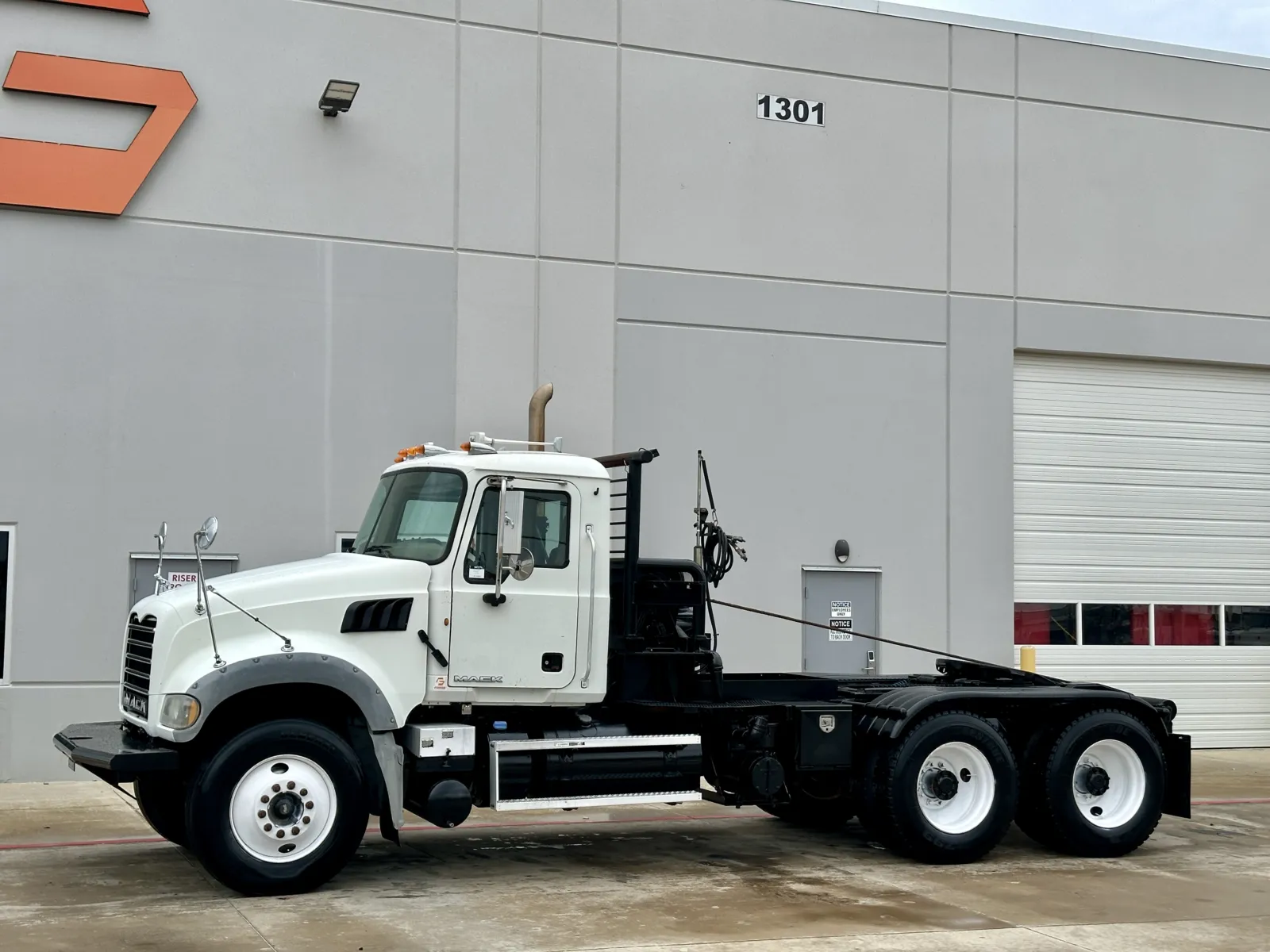2012 Mack Granite - image 2