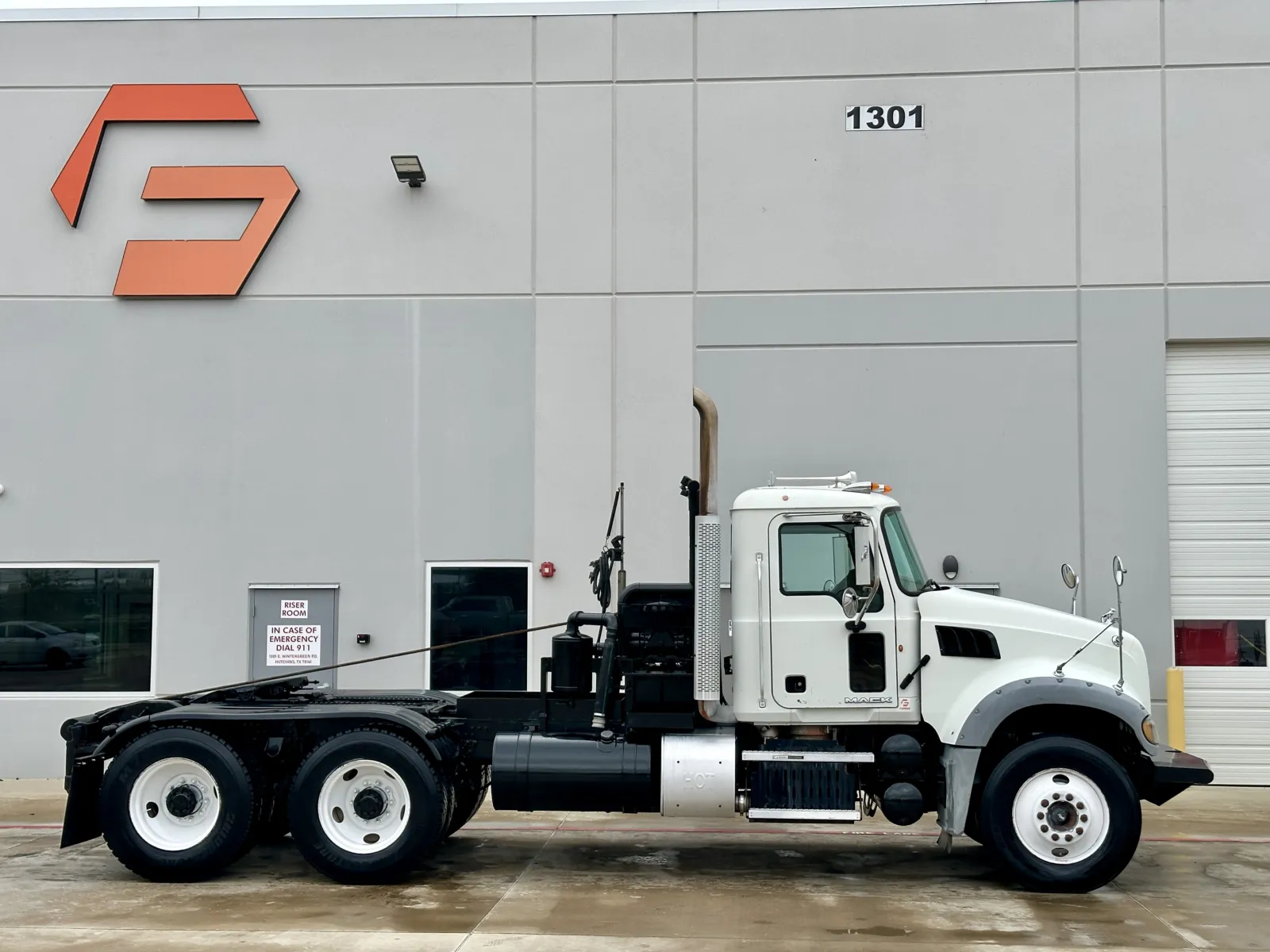 2012 Mack Granite - image 3