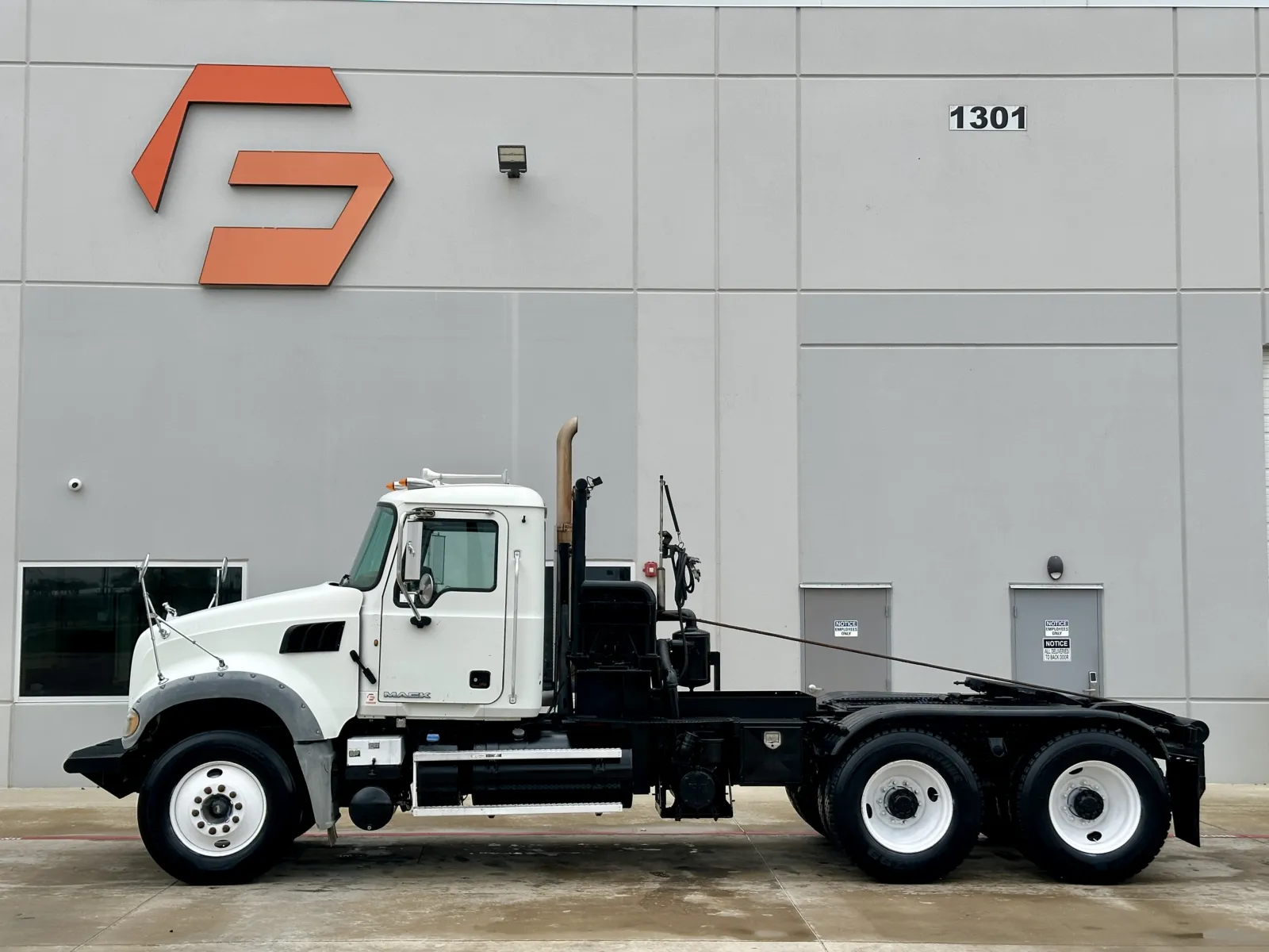 2012 Mack Granite - image 4