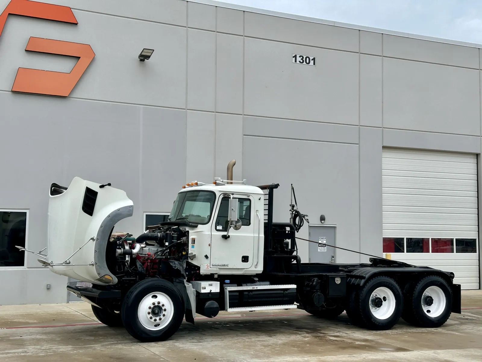 2012 Mack Granite - image 10