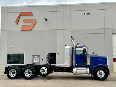 Another view of 2007 PETERBILT 378 for sale in Hutchins, TX at Forge Truck Centers - Texas