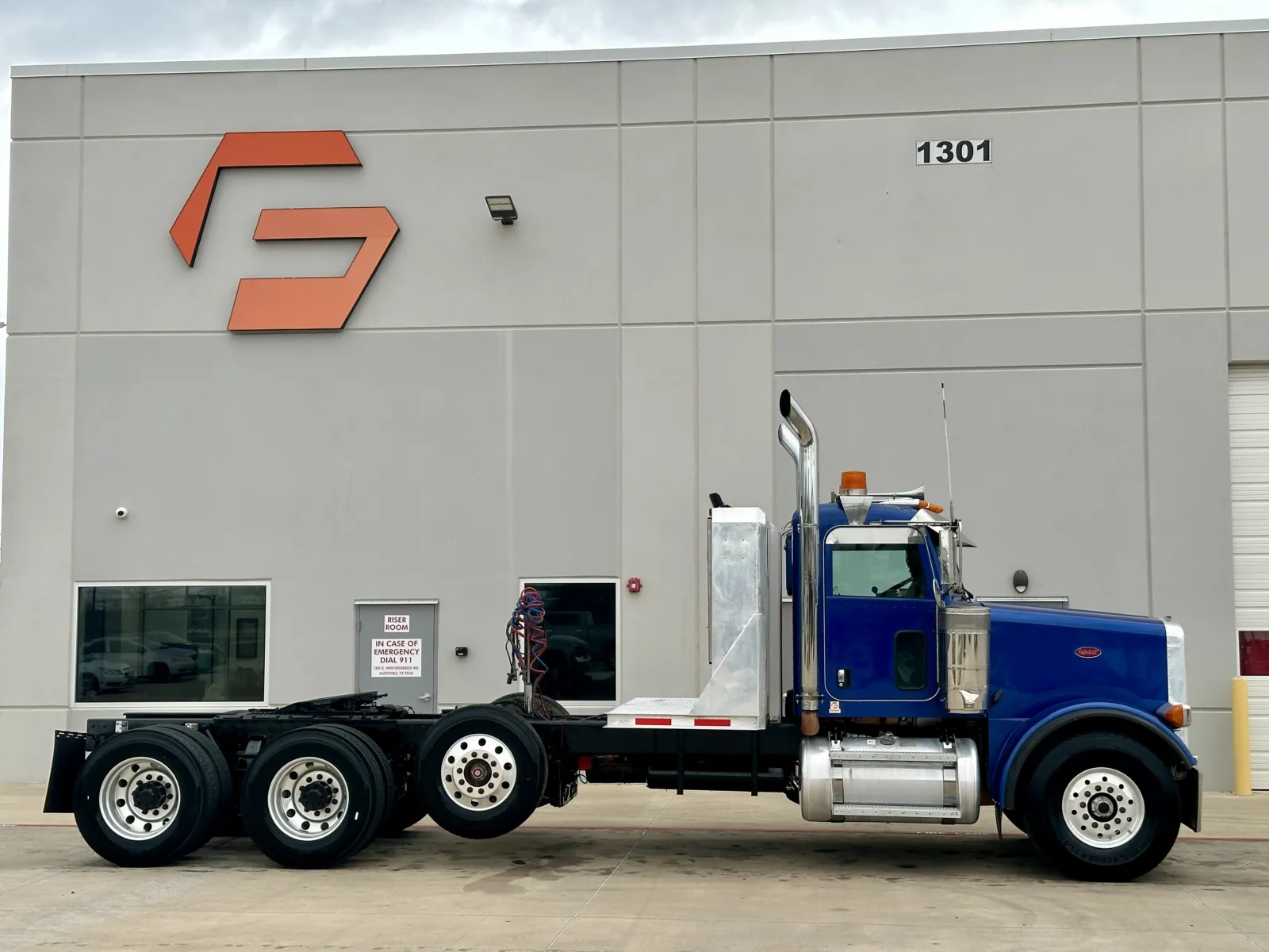 2007 Peterbilt - image 3