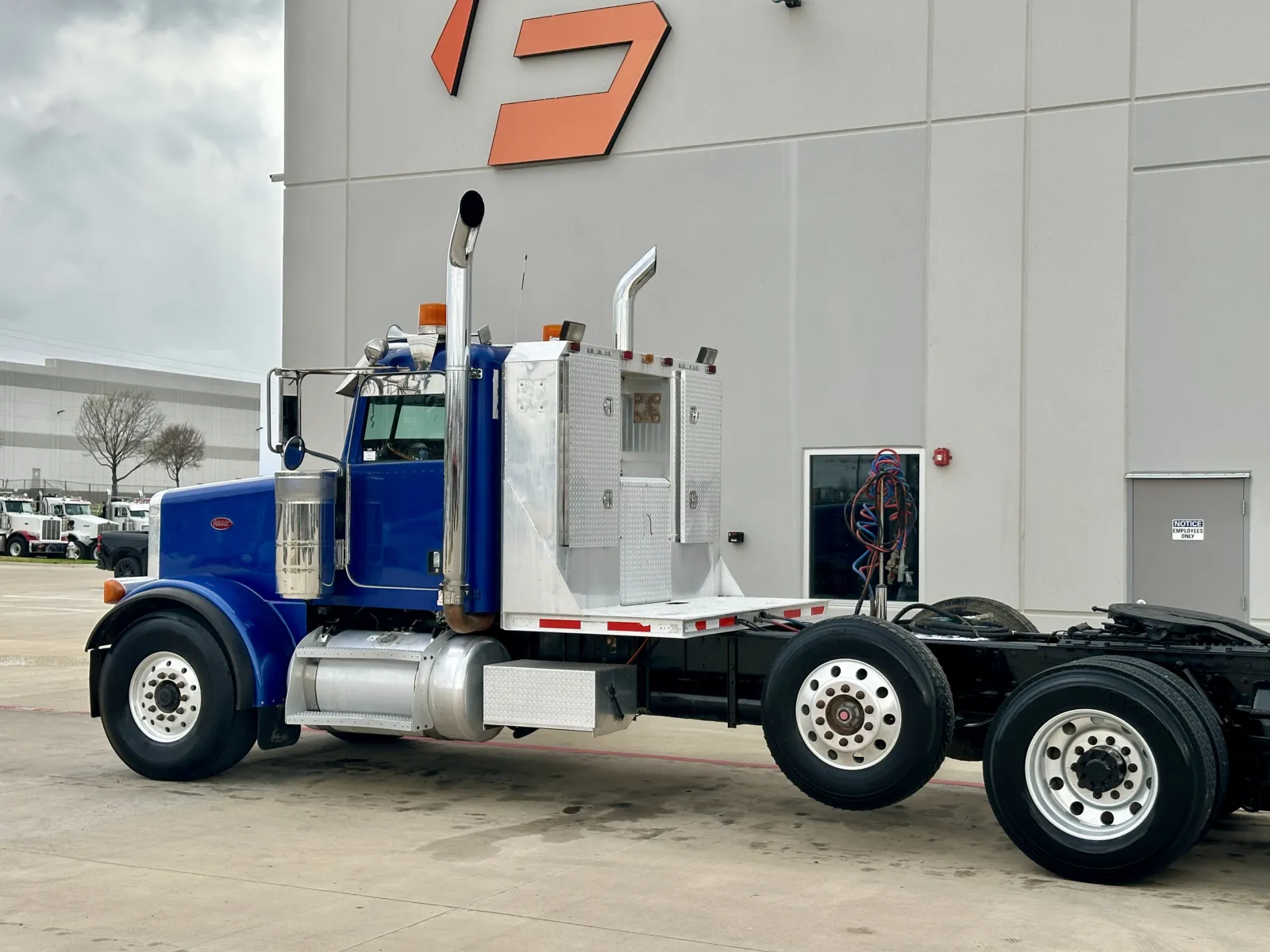 2007 Peterbilt - image 8