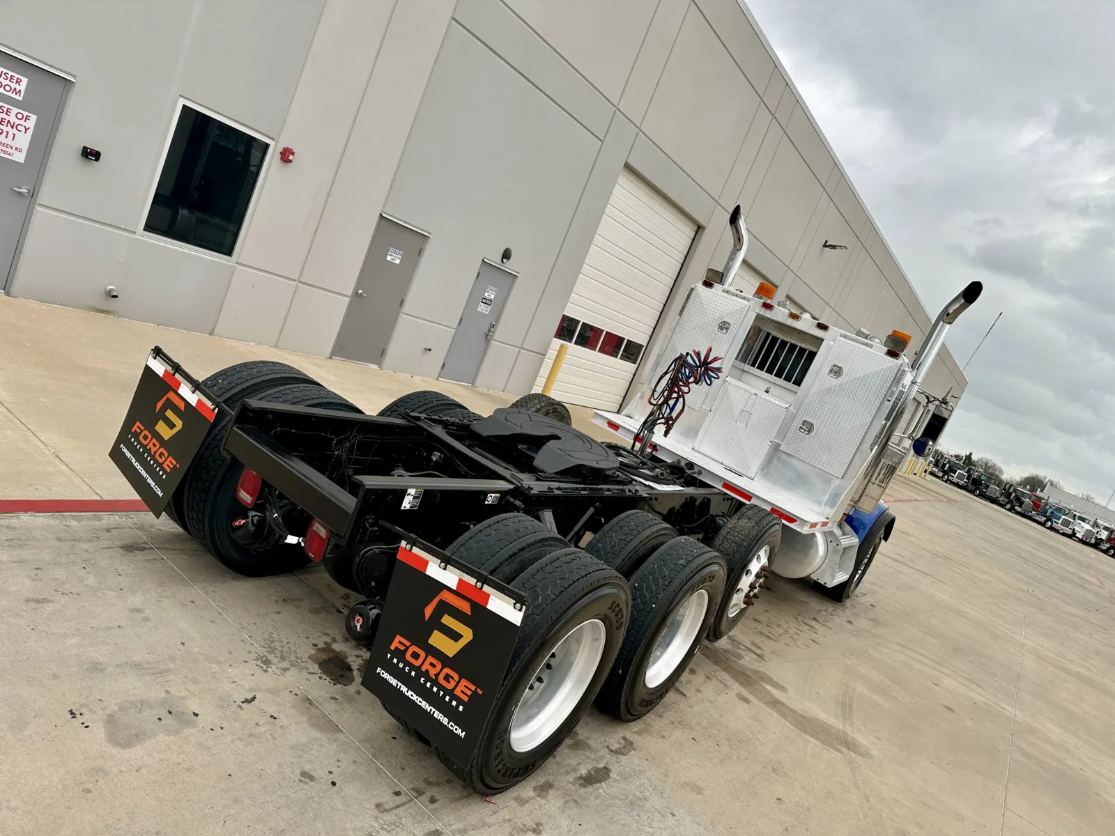 2007 Peterbilt - image 11