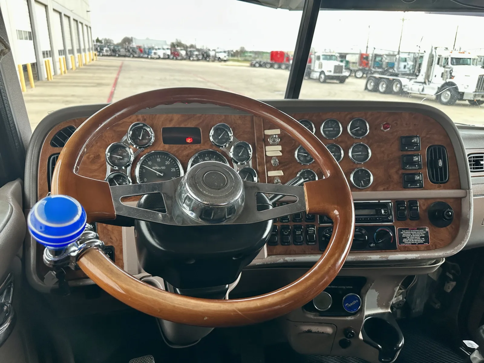 2007 Peterbilt - image 16