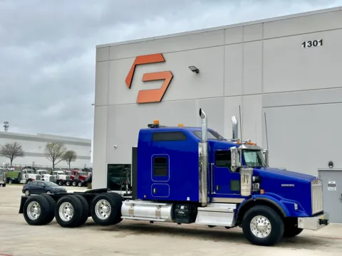 2021 KENWORTH T800 for sale in Hutchins, TX
