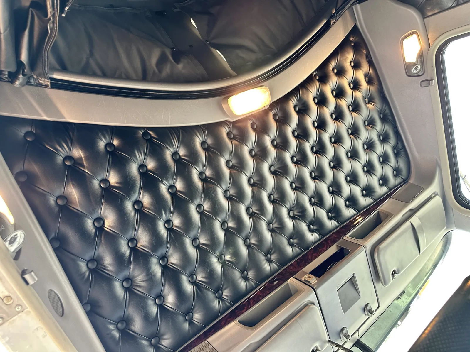 2021 Kenworth T800 - image 18