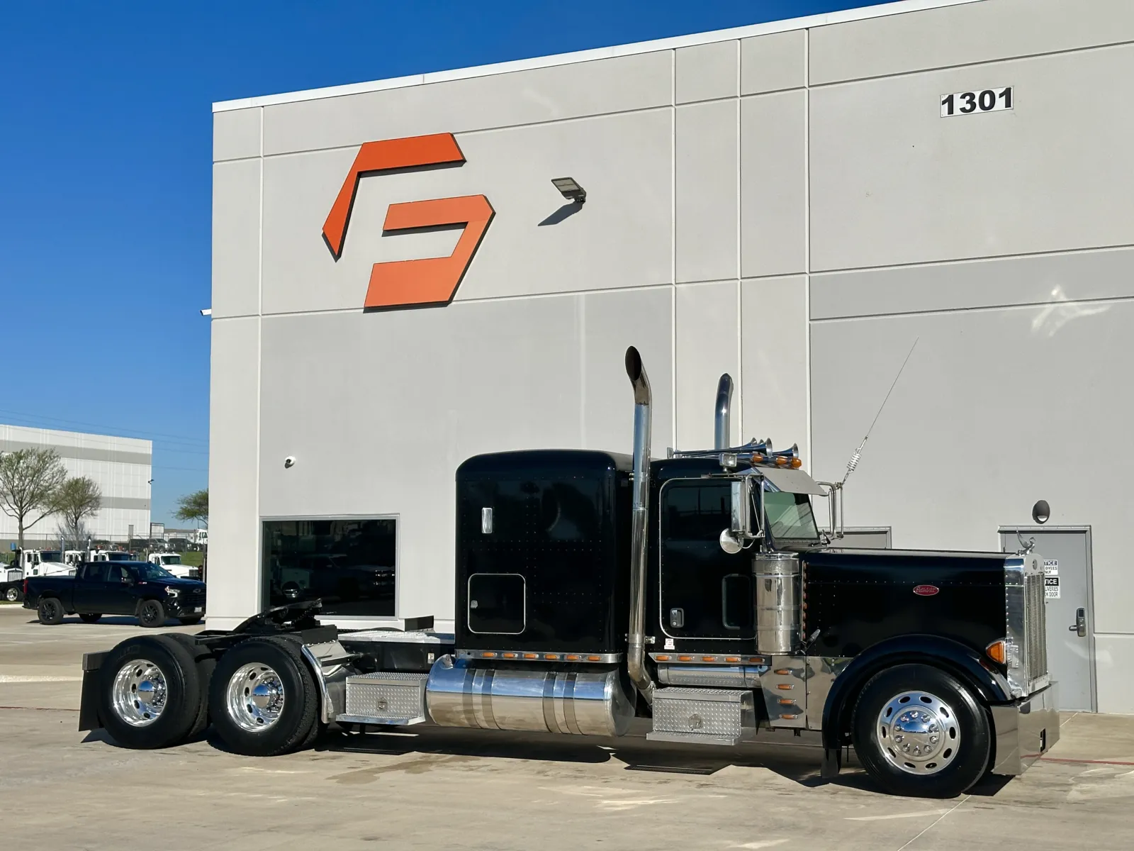 2005 Peterbilt - image 1