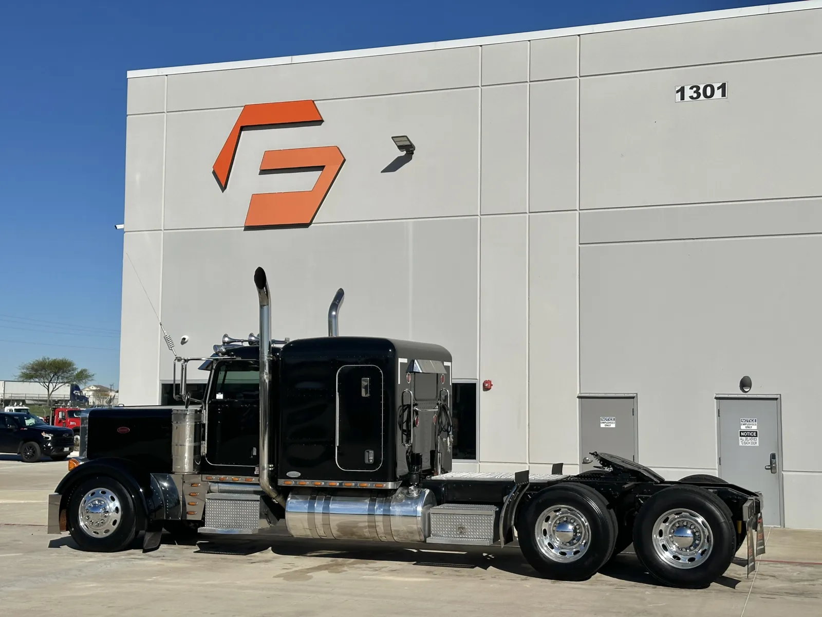 2005 Peterbilt - image 6