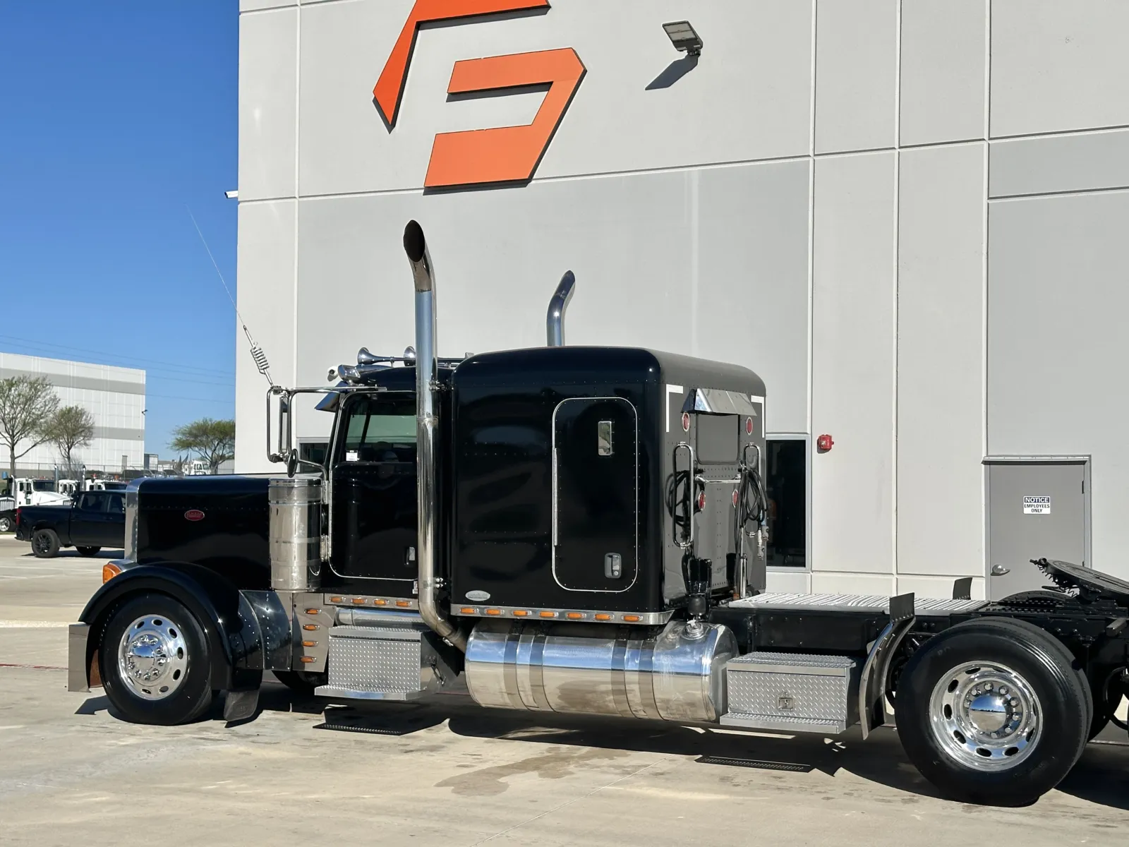 2005 Peterbilt - image 8