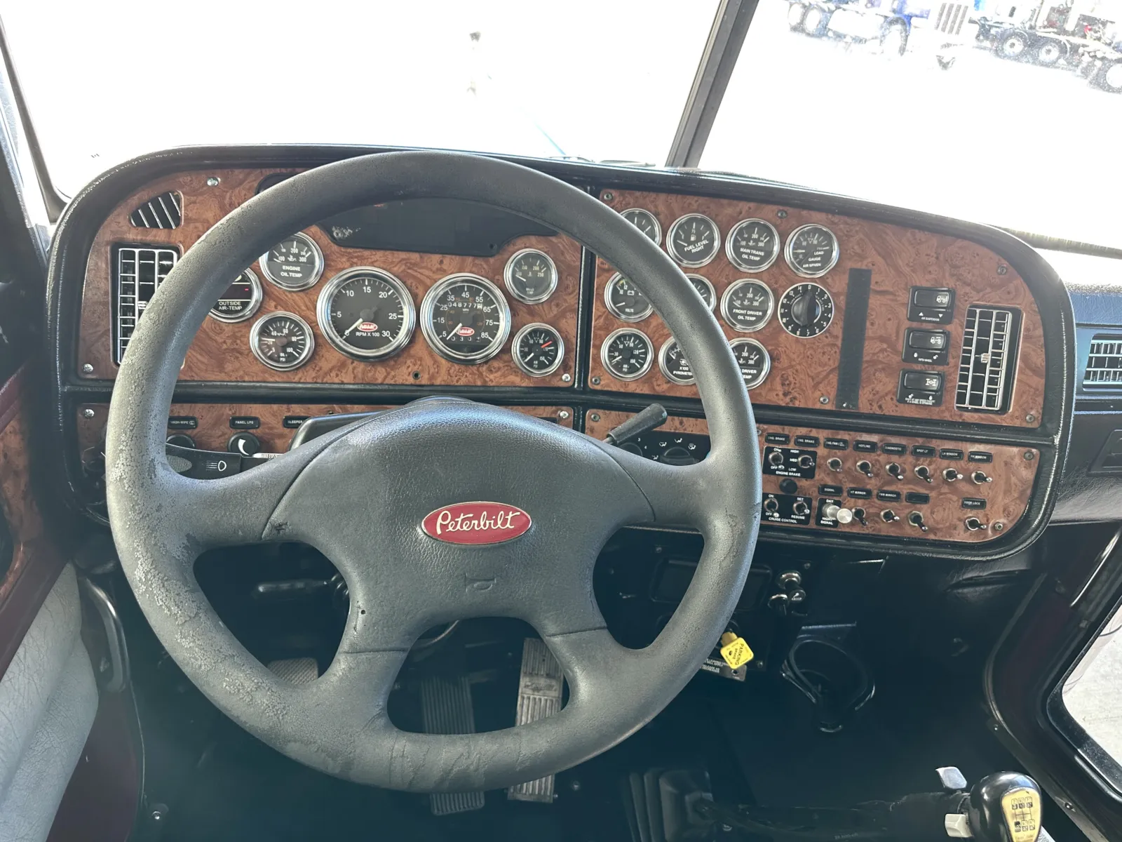 2005 Peterbilt - image 15