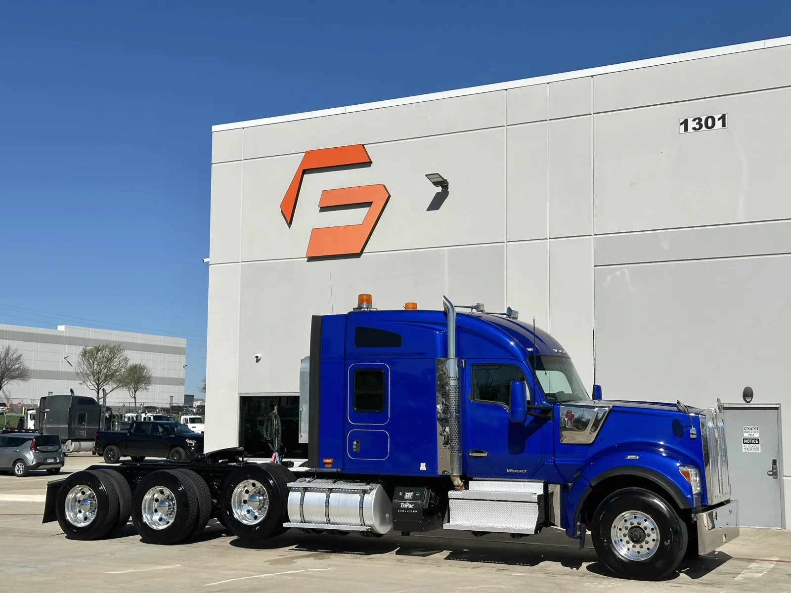 2022 KENWORTH W990 for sale in Hutchins, TX