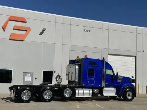 More photos of 2022 KENWORTH W990 at Forge Truck Centers - Texas, TX